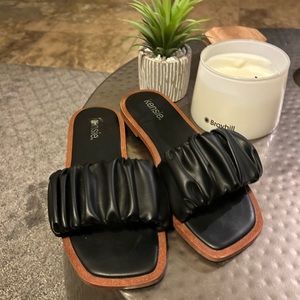 Kensie sandals